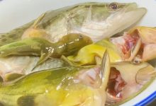 野生小杂鱼用热水煮出来的汤,比牛奶还要浓白 - 识趣